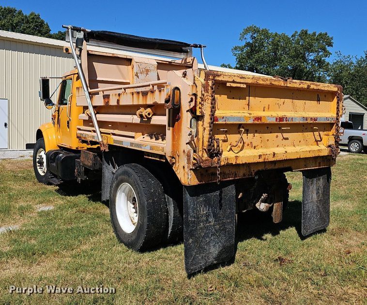image for item NX9045 2002 International  4900  dump truck