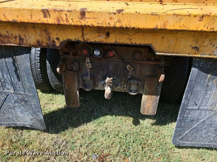 image for item NX9045 2002 International  4900  dump truck