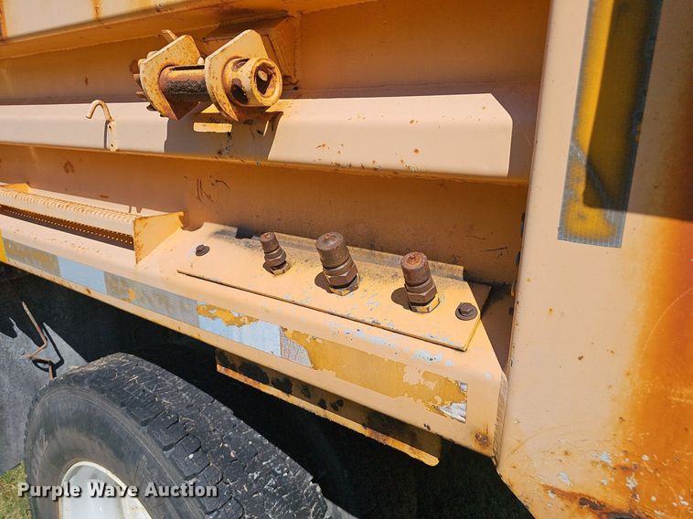 image for item NX9045 2002 International  4900  dump truck