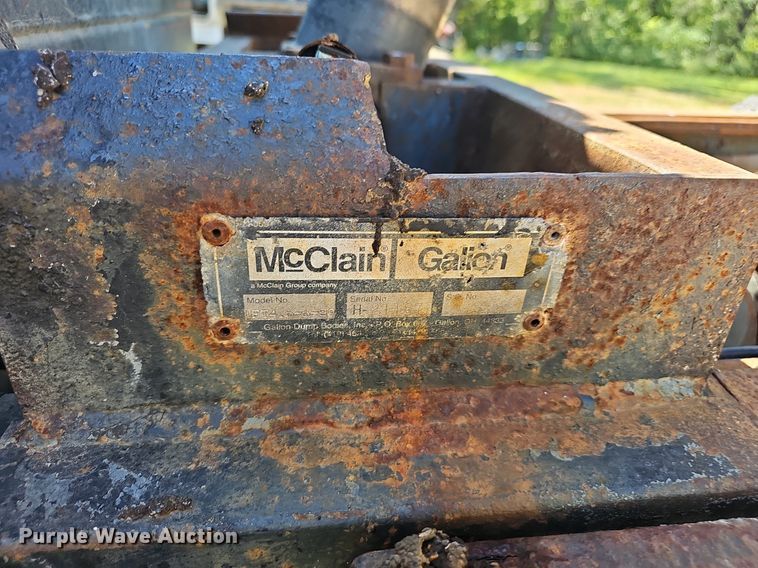 image for item NX9045 2002 International  4900  dump truck