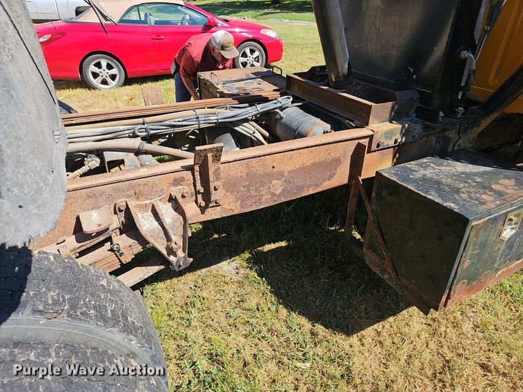 image for item NX9045 2002 International  4900  dump truck