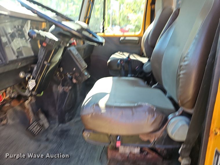 image for item NX9045 2002 International  4900  dump truck