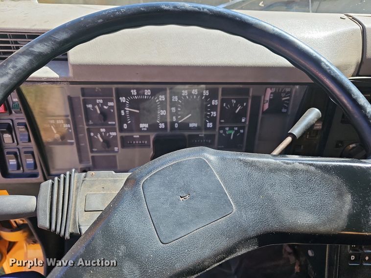 image for item NX9045 2002 International  4900  dump truck