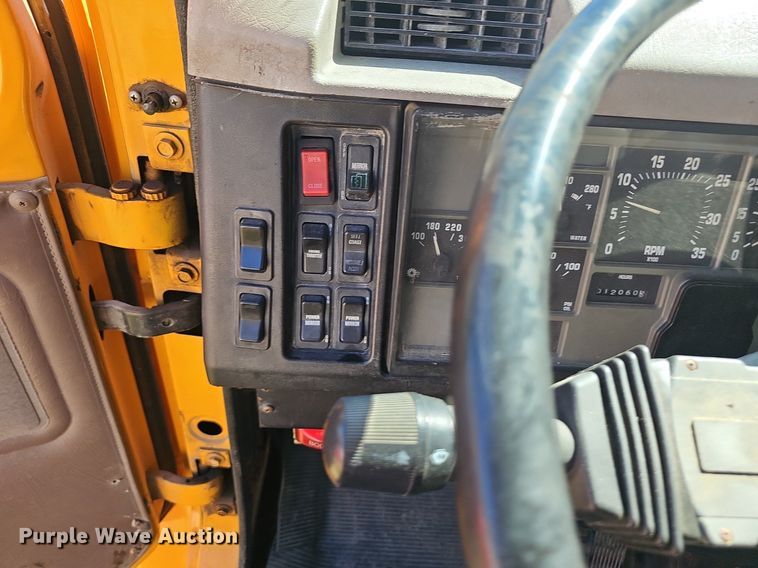 image for item NX9045 2002 International  4900  dump truck