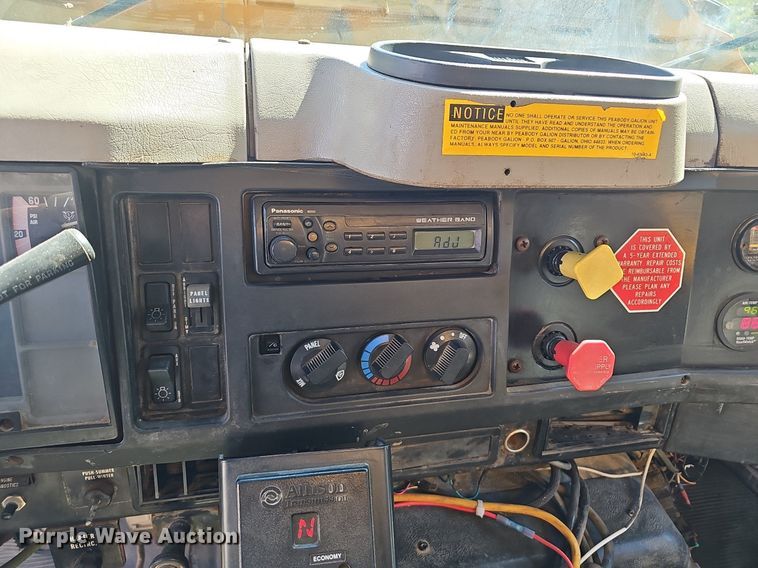 image for item NX9045 2002 International  4900  dump truck