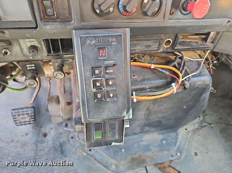 image for item NX9045 2002 International  4900  dump truck