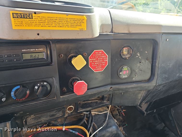 image for item NX9045 2002 International  4900  dump truck