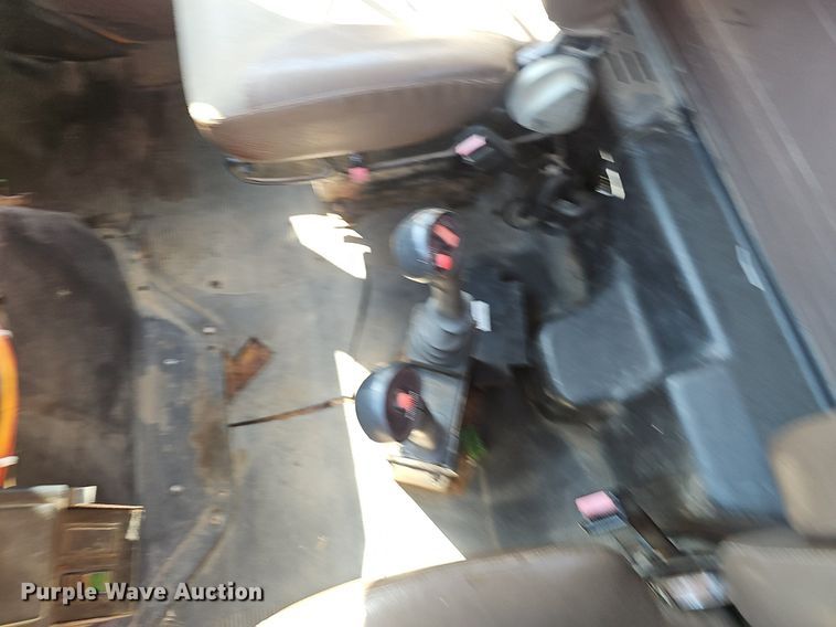 image for item NX9045 2002 International  4900  dump truck