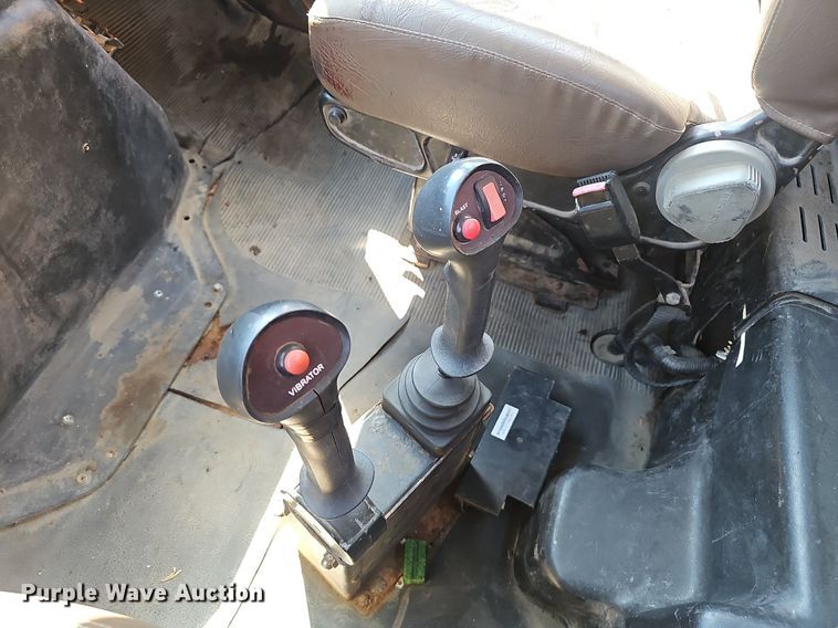 image for item NX9045 2002 International  4900  dump truck