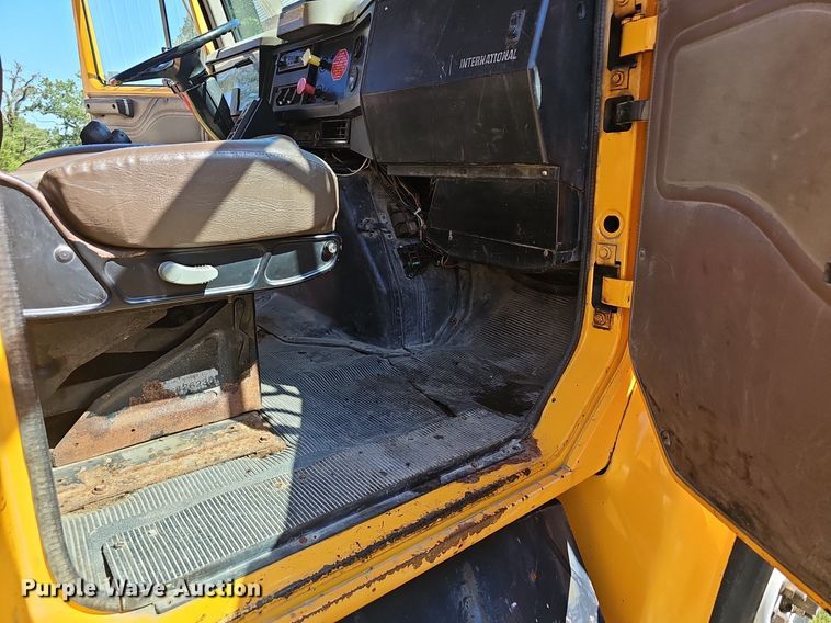 image for item NX9045 2002 International  4900  dump truck