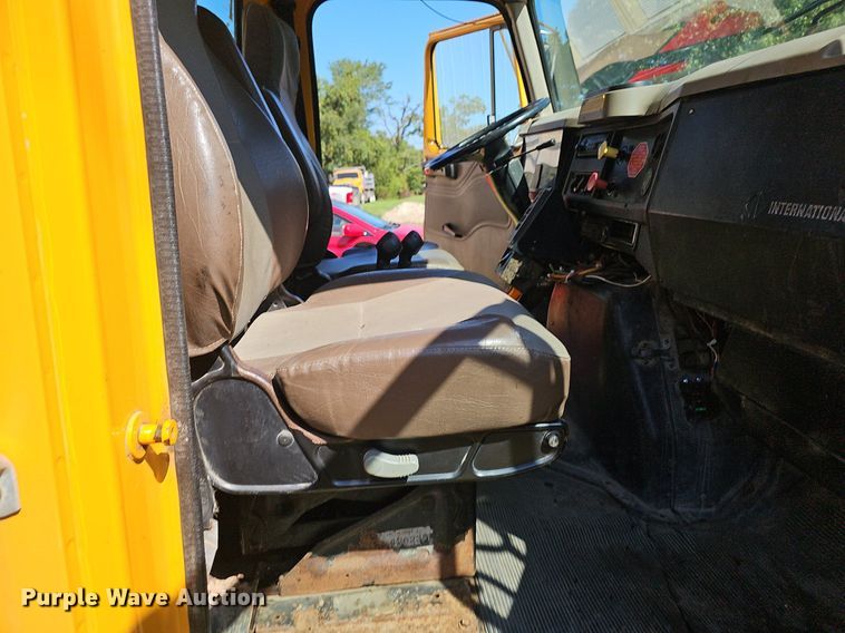 image for item NX9045 2002 International  4900  dump truck