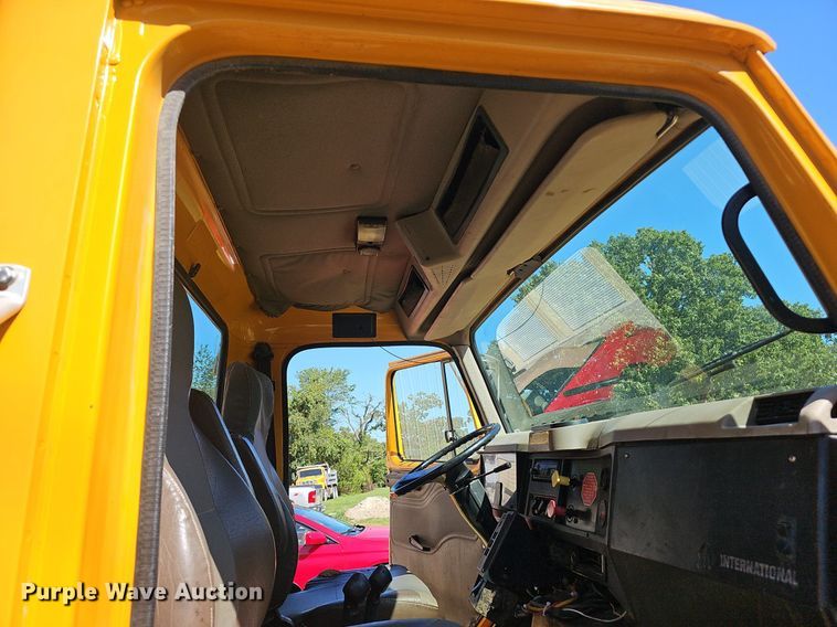 image for item NX9045 2002 International  4900  dump truck