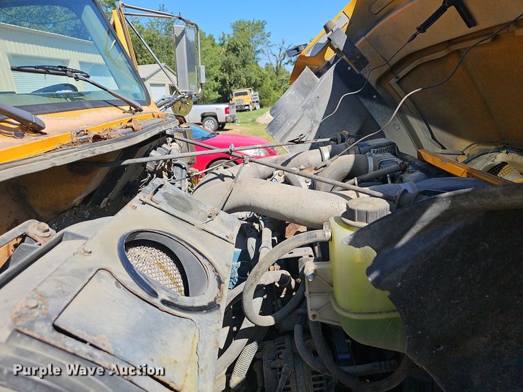 image for item NX9045 2002 International  4900  dump truck