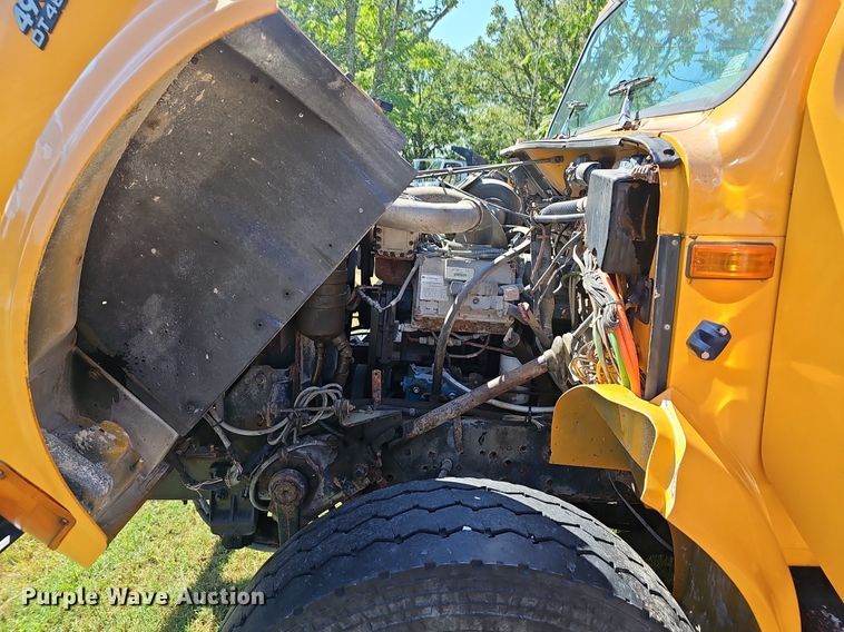 image for item NX9045 2002 International  4900  dump truck