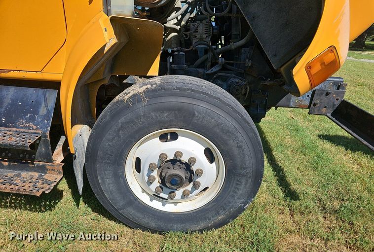 image for item NX9045 2002 International  4900  dump truck