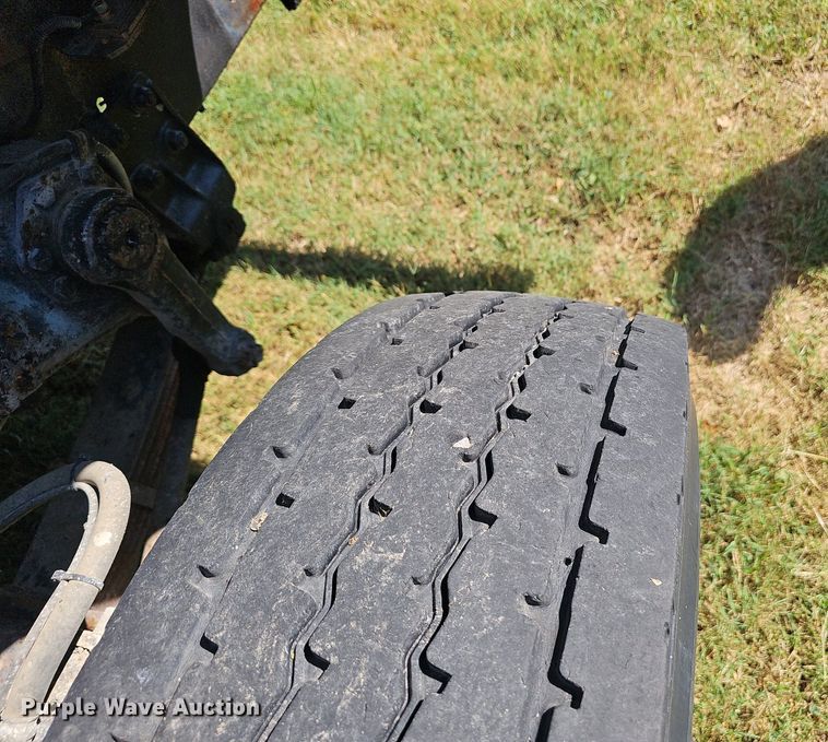 image for item NX9045 2002 International  4900  dump truck