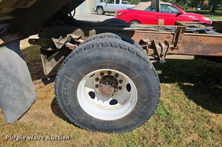 image for item NX9045 2002 International  4900  dump truck