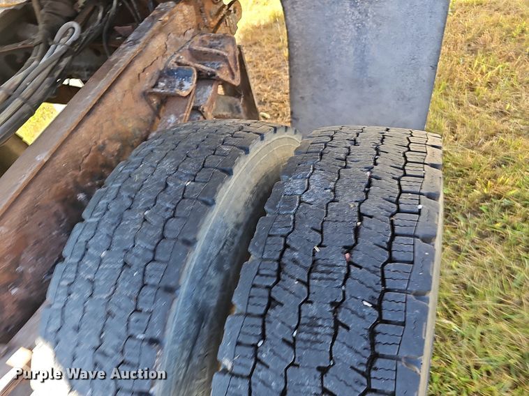 image for item NX9045 2002 International  4900  dump truck