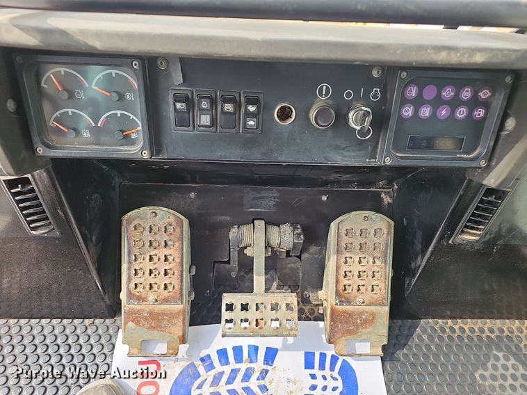 image for item NX9201 2002 Caterpillar  963C LGP track loader