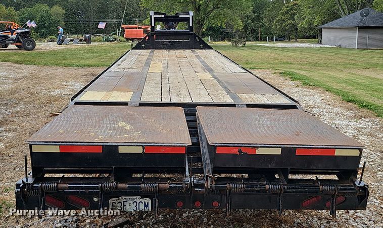 image for item NX9274 2017 Starlite 32TDGNLP equipment trailer 