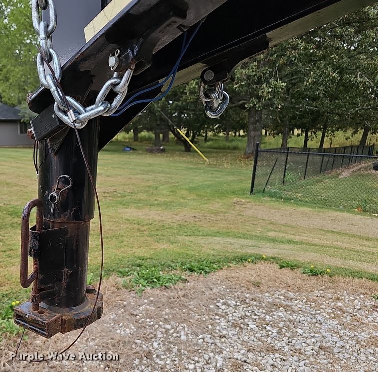 image for item NX9274 2017 Starlite 32TDGNLP equipment trailer 