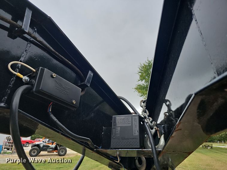 image for item NX9274 2017 Starlite 32TDGNLP equipment trailer 