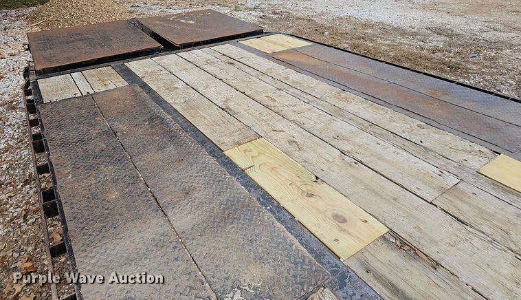 image for item NX9274 2017 Starlite 32TDGNLP equipment trailer 