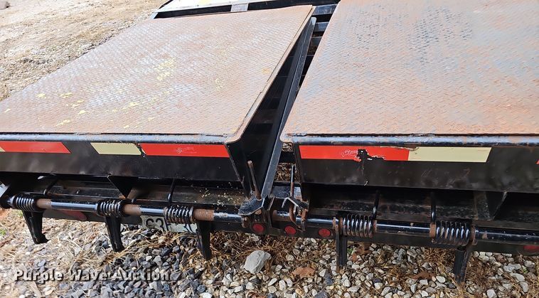 image for item NX9274 2017 Starlite 32TDGNLP equipment trailer 