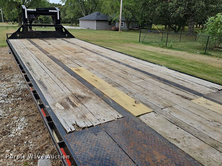 image for item NX9274 2017 Starlite 32TDGNLP equipment trailer 