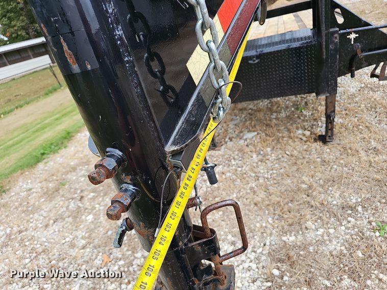 image for item NX9274 2017 Starlite 32TDGNLP equipment trailer 