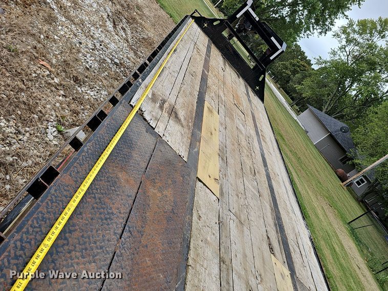 image for item NX9274 2017 Starlite 32TDGNLP equipment trailer 