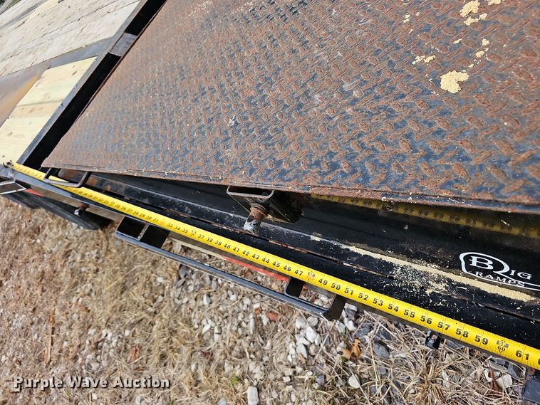 image for item NX9274 2017 Starlite 32TDGNLP equipment trailer 