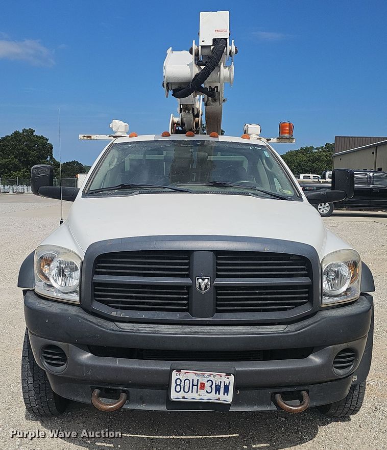 image for item NX9307 2009 Dodge Ram 5500HD bucket truck