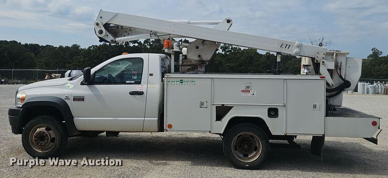 image for item NX9307 2009 Dodge Ram 5500HD bucket truck