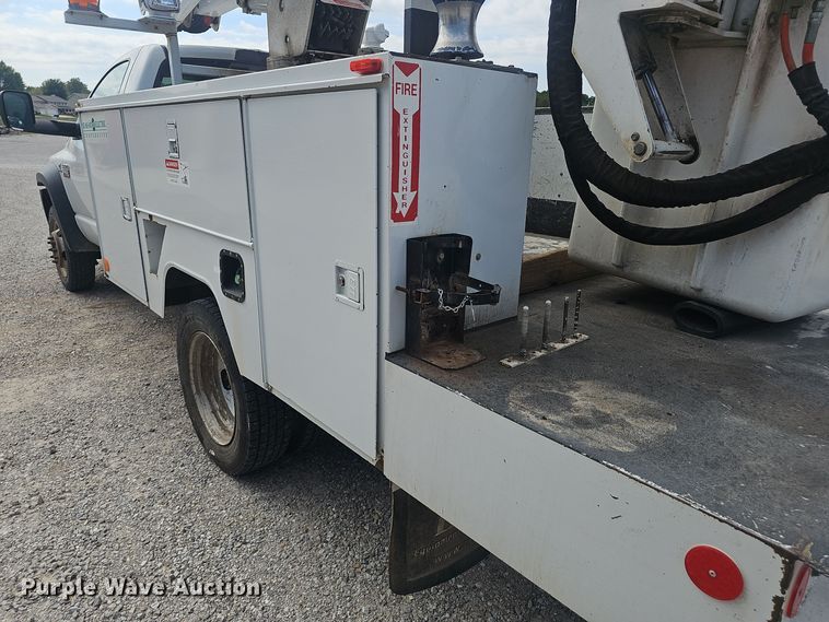 image for item NX9307 2009 Dodge Ram 5500HD bucket truck