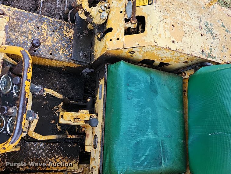 image for item NX9314 1970 John Deere  450 dozer