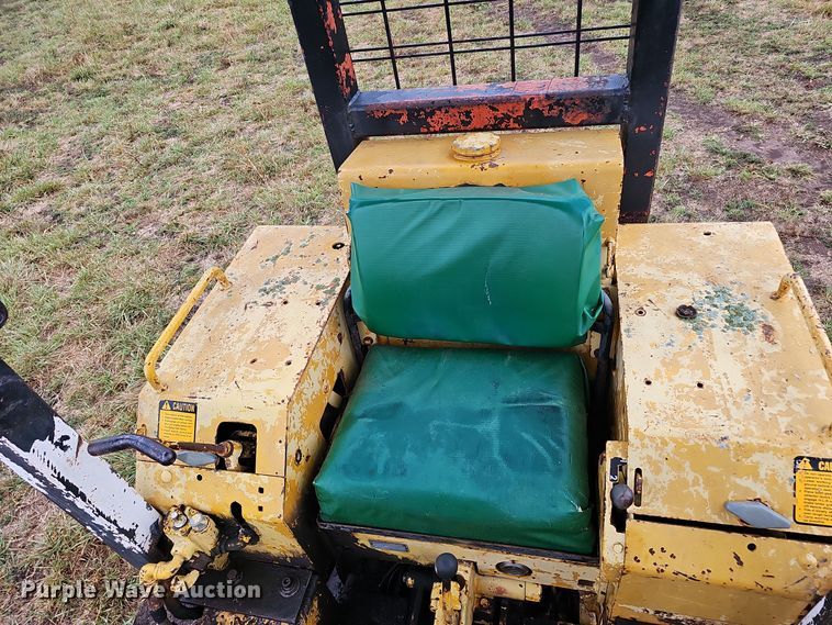 image for item NX9314 1970 John Deere  450 dozer