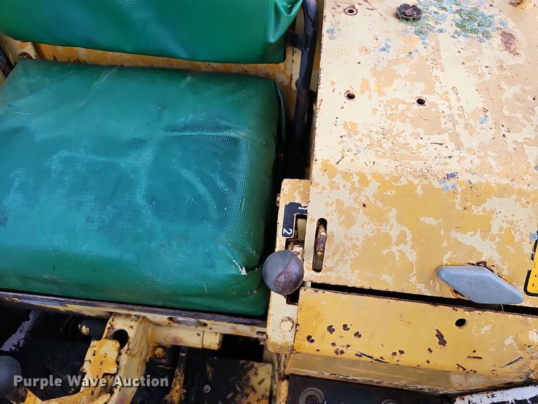 image for item NX9314 1970 John Deere  450 dozer