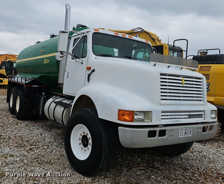 image for item NX9321 1992 International  8200  water truck
