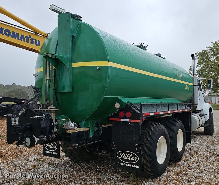 image for item NX9321 1992 International  8200  water truck