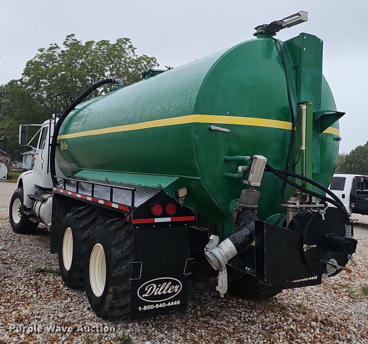 image for item NX9321 1992 International  8200  water truck