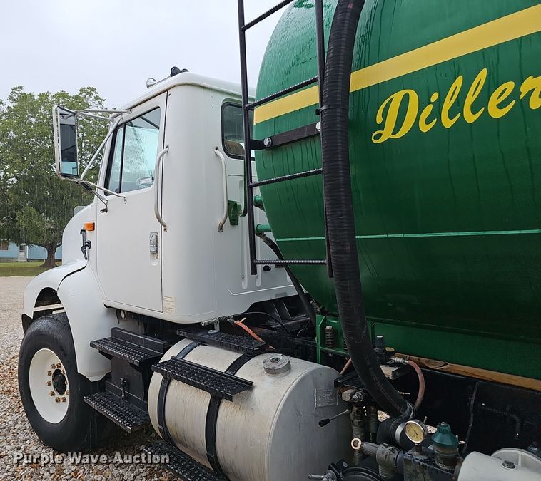 image for item NX9321 1992 International  8200  water truck