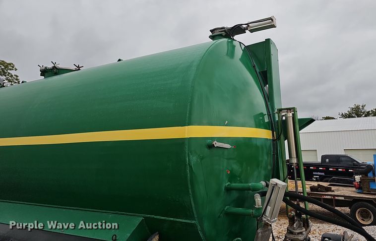 image for item NX9321 1992 International  8200  water truck