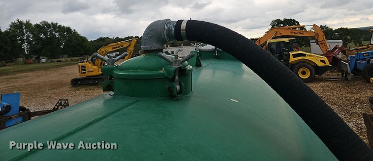 image for item NX9321 1992 International  8200  water truck