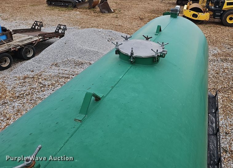 image for item NX9321 1992 International  8200  water truck