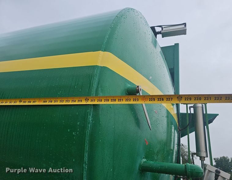 image for item NX9321 1992 International  8200  water truck