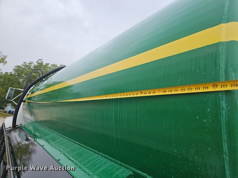 image for item NX9321 1992 International  8200  water truck