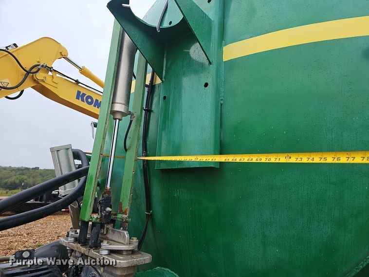 image for item NX9321 1992 International  8200  water truck