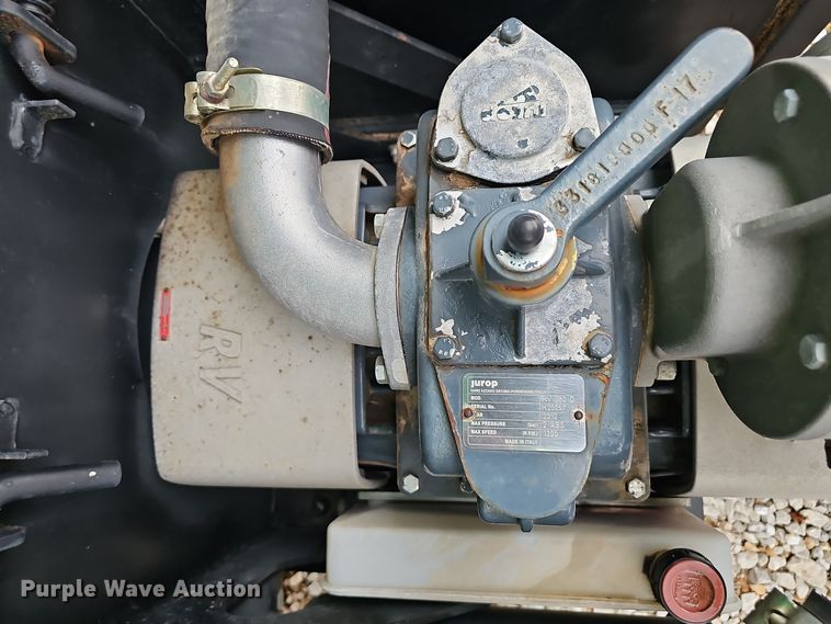 image for item NX9321 1992 International  8200  water truck