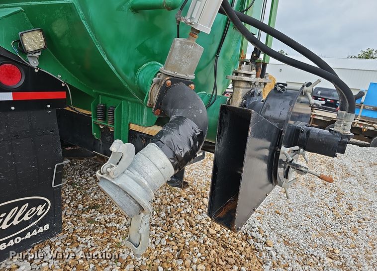 image for item NX9321 1992 International  8200  water truck